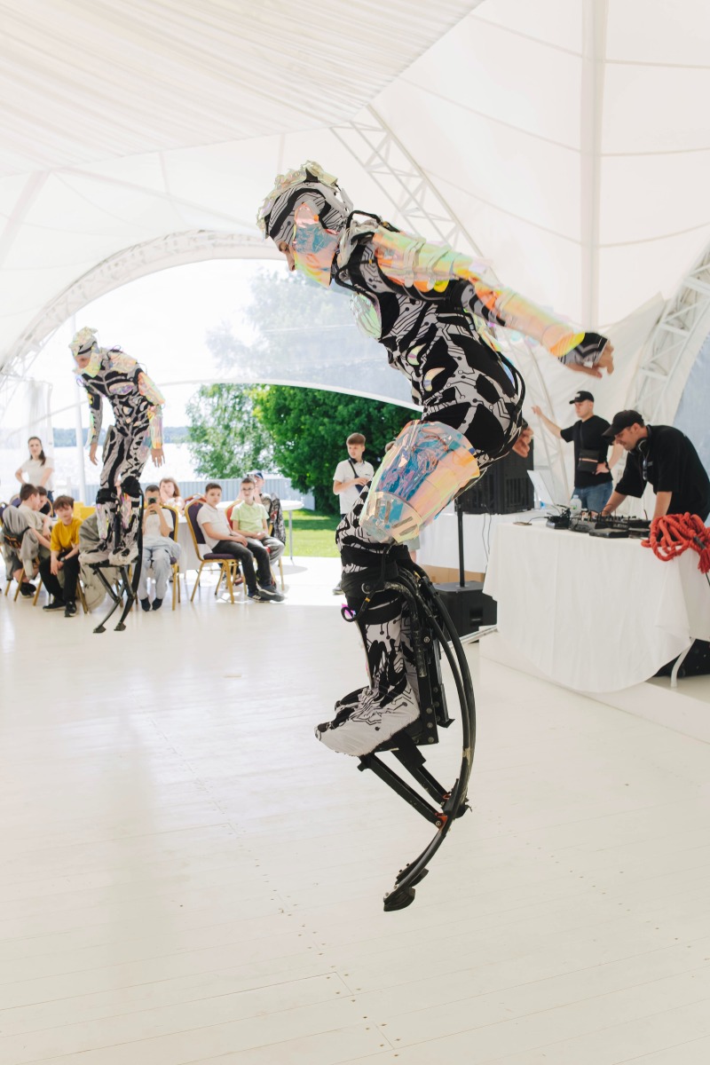акробатическое шоу JUMP performance на выпускной